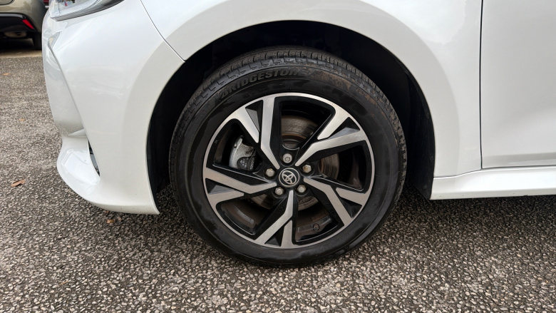 Toyota Yaris 1.5 Hybrid Design 5dr CVT Hybrid Hatchback